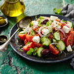 Grekisk sallad med fetaost, gurka och tomater